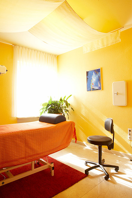 Das gelbe Zimmer, wegen der Dekoelemente auch Afrika genannt.